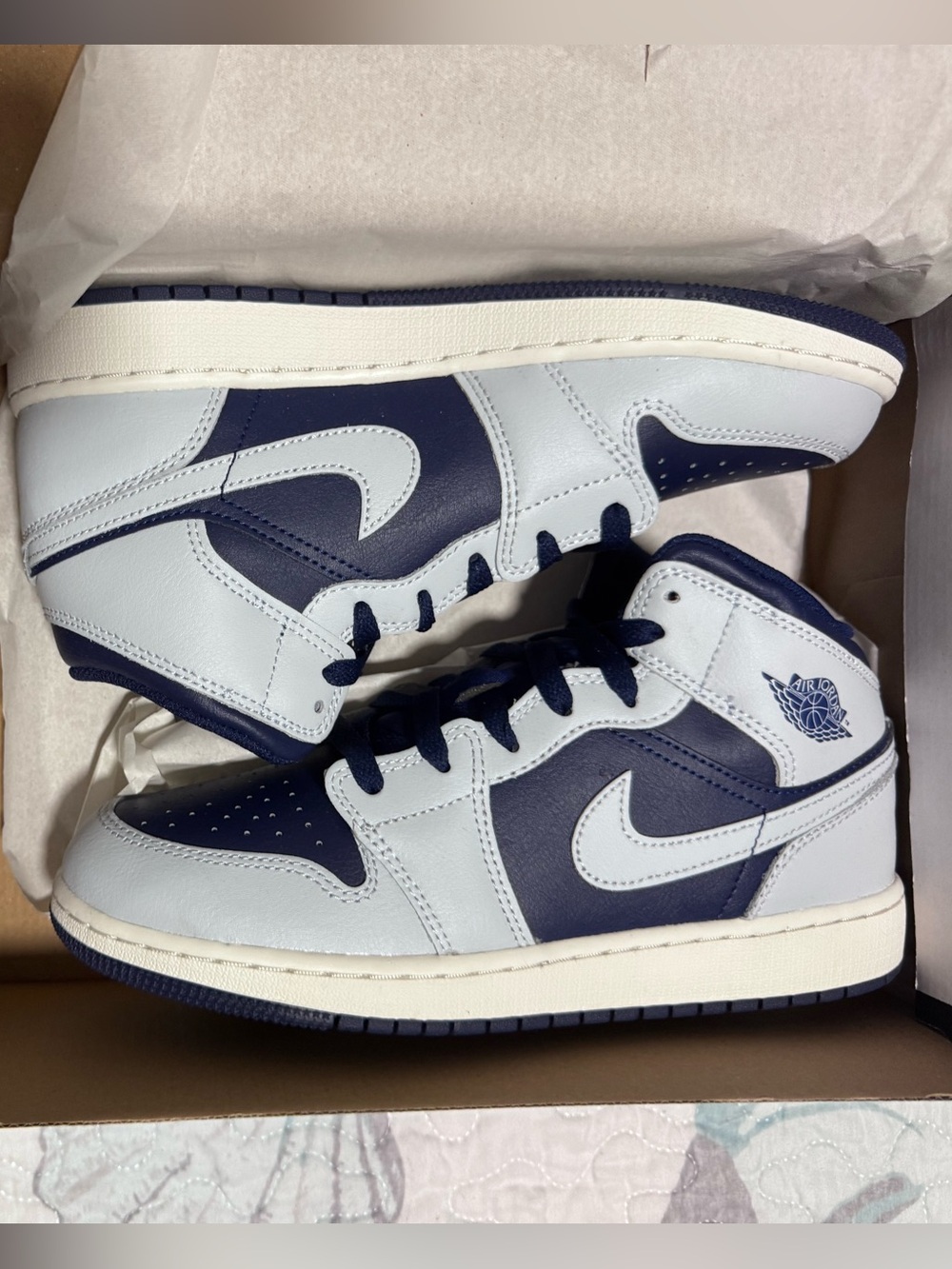 Nike Air Jordan 1 Mid NWT NIB 6.5 men’s 8 women’s